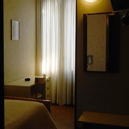 Del Pesce Hotel *